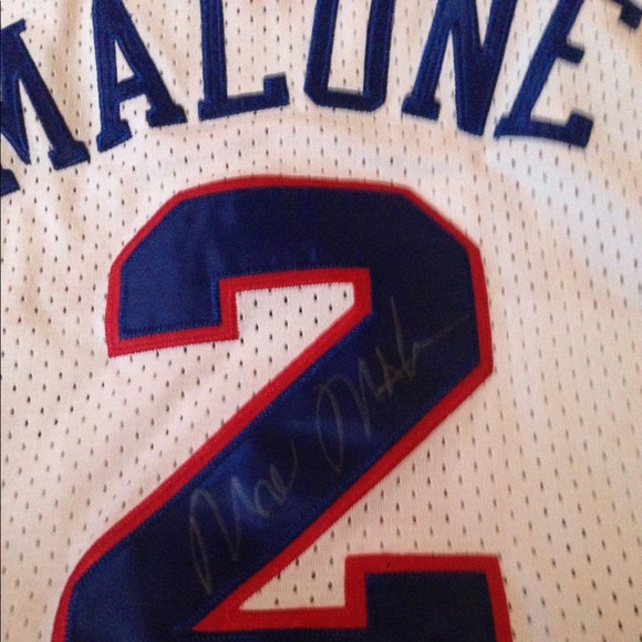 Jersey Autograph by Moses Malone - Picture 2 of 2